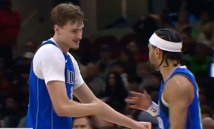 世俱杯-分差20分了!弗拉格飞身大帽哈登&反击助攻内姆哈德三分打停骑士