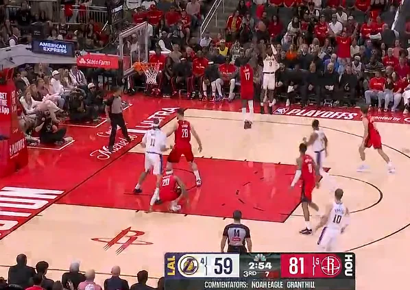 投注网站-布朗尼投进湖人全队第2记三分，湖人三分12中2落后火箭22分