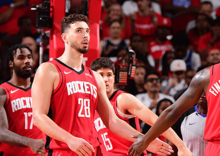 2025世俱杯-火箭第三节轰出34-18净胜16分，三节结束领先湖人25分